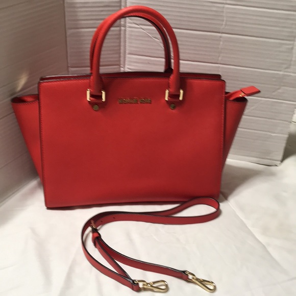 Michael kors satchel with crossbody strap and gold tone hardware. EUC - Picture 10 of 10